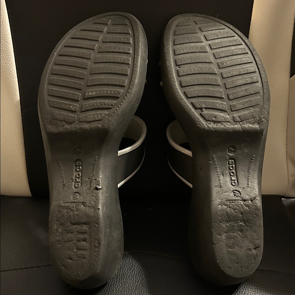 Crocs Madeira Slip On Black Gray Sandals - Picture 7 of 8